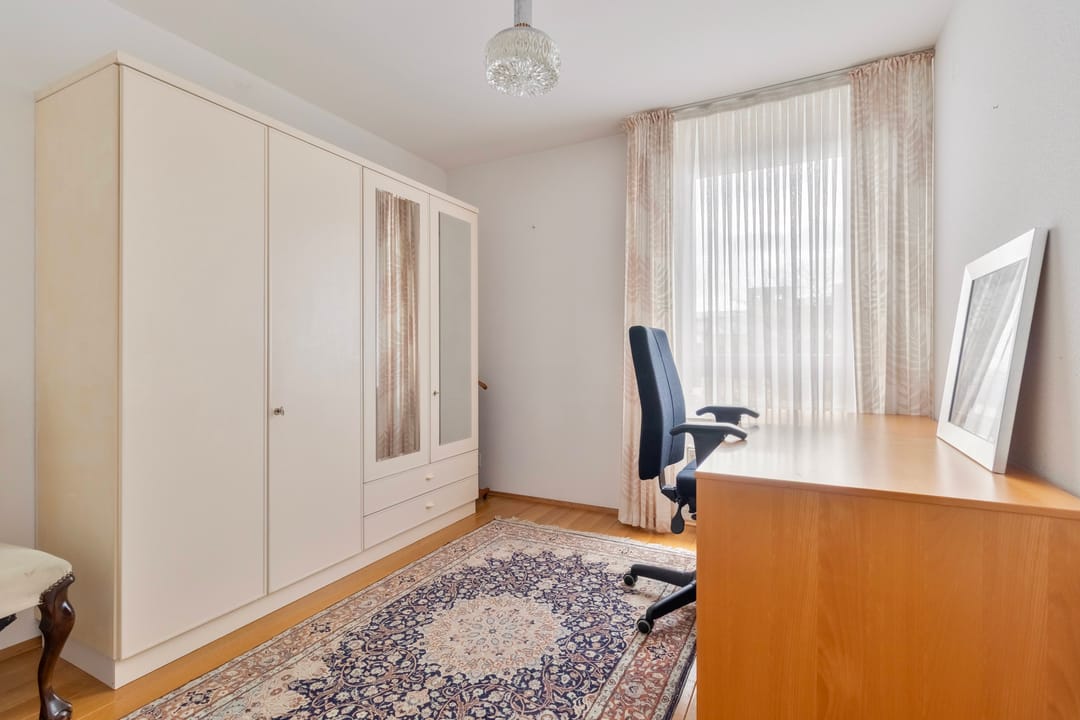 Spacious apartment with sunny southwest balcony and private parking in Heerlen-Zuid — 22