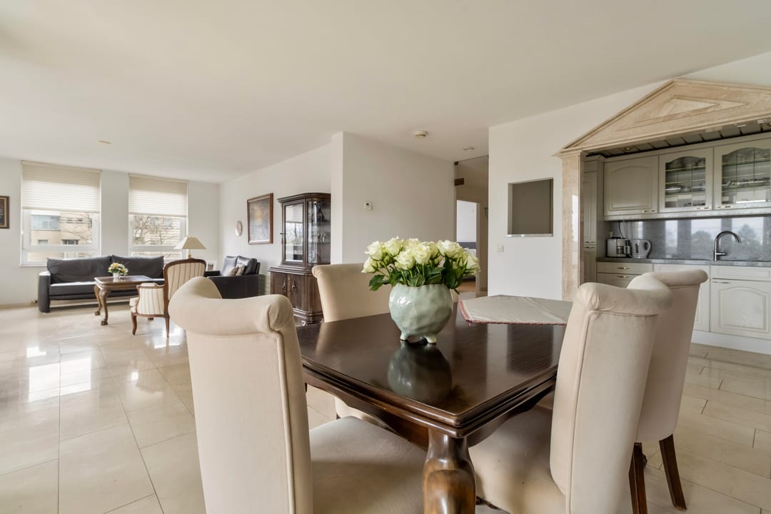 Spacious apartment with sunny southwest balcony and private parking in Heerlen-Zuid — 13