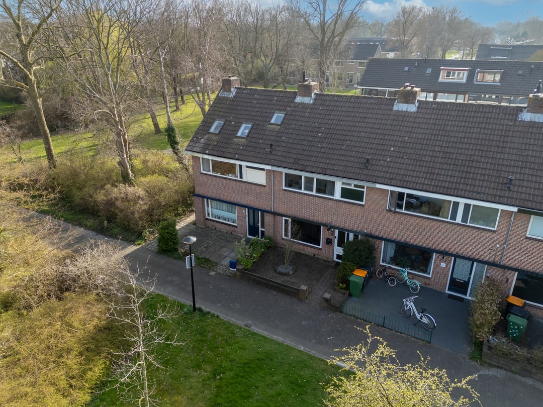 Spacious 4-bedroom terraced house with cellar and southwest-facing garden in Planetenwijk — 28