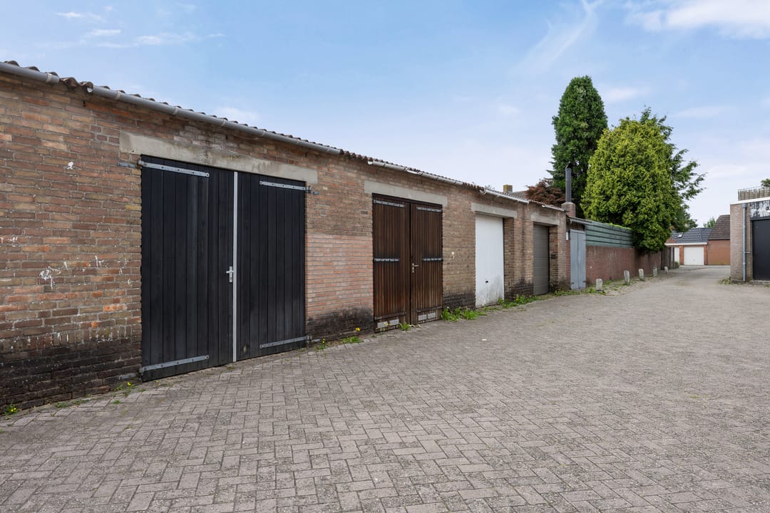 Spacious Maisonnette with Four Bedrooms Near Drunen Center — 26