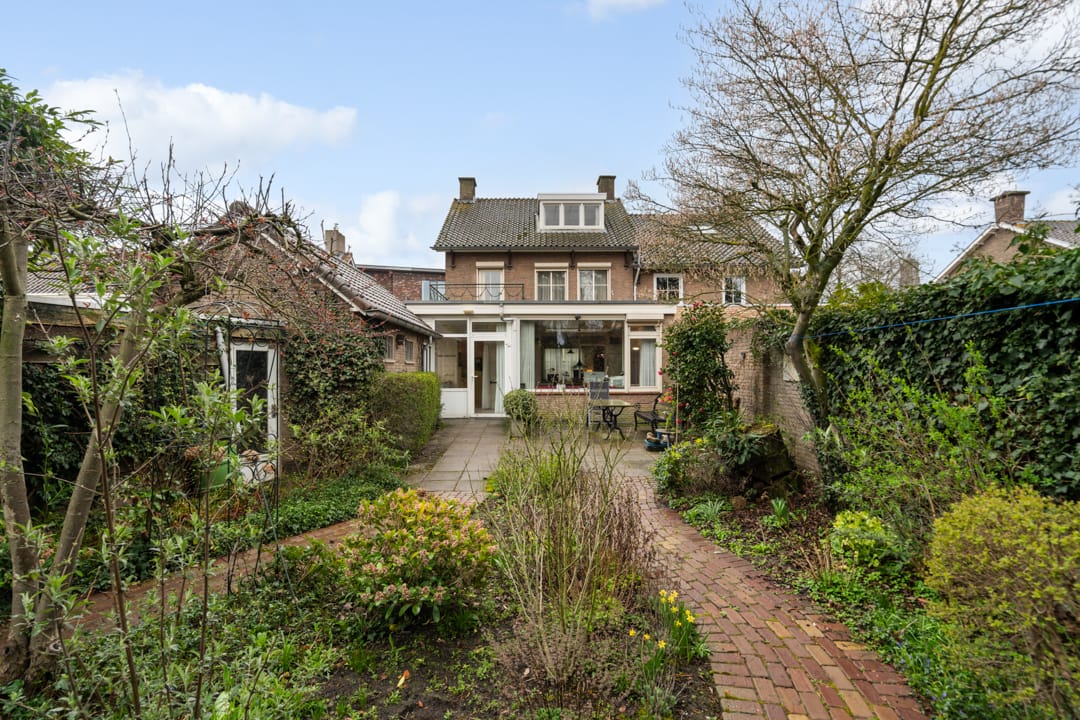 Spacious character semi-detached home with private city garden in Weert center — 46