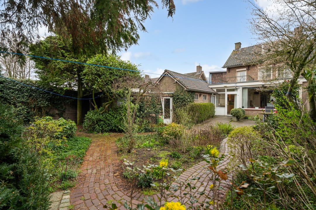 Spacious character semi-detached home with private city garden in Weert center — 49