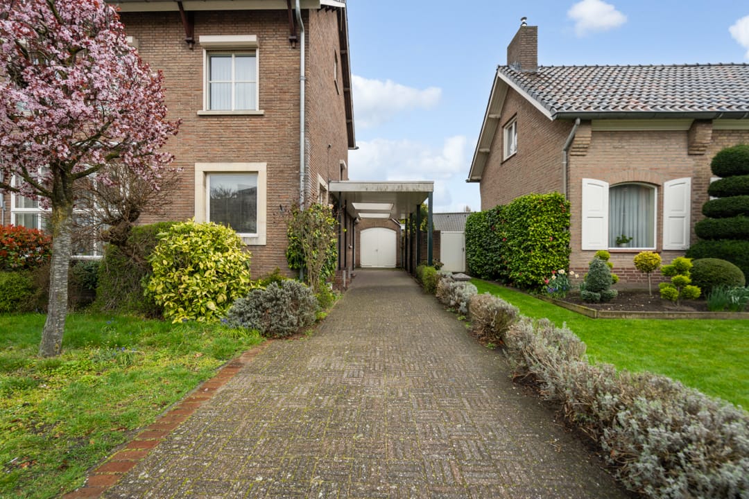 Spacious character semi-detached home with private city garden in Weert center — 52