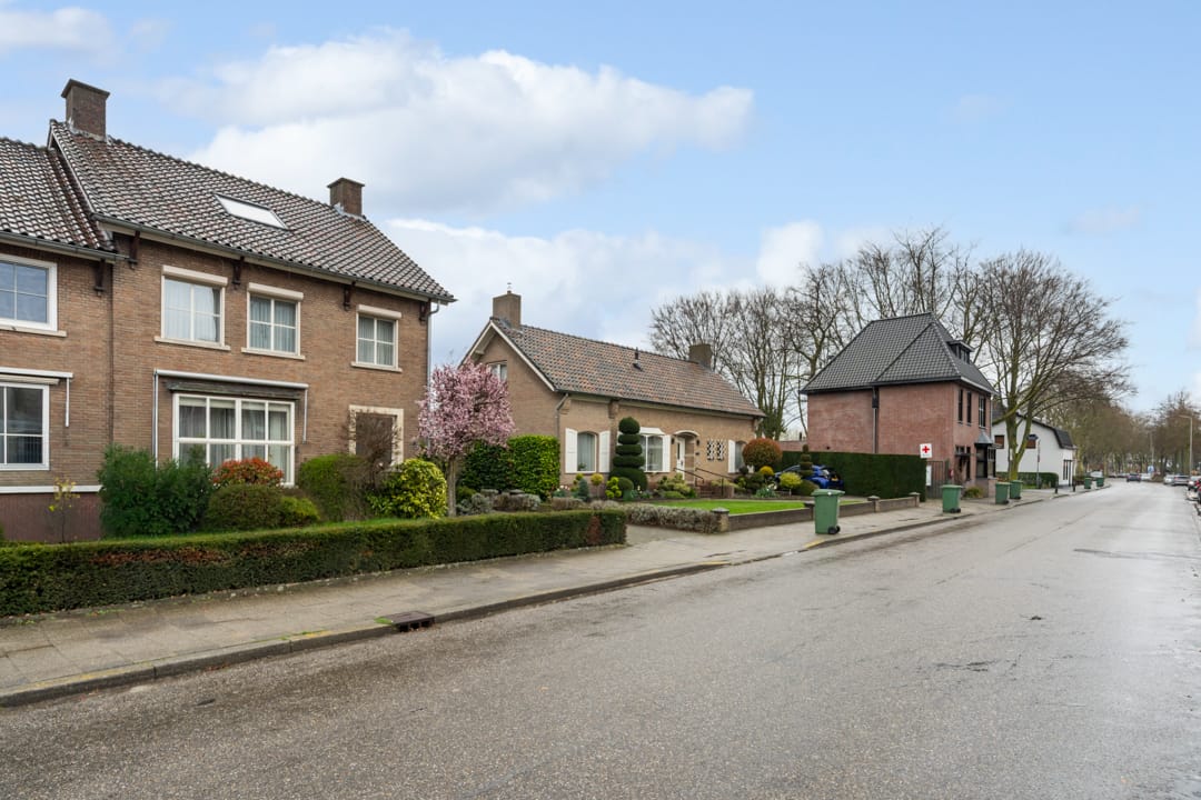 Spacious character semi-detached home with private city garden in Weert center — 53
