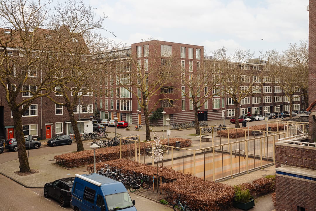 Photo 43 of Pieter van der Doesstraat 52-2