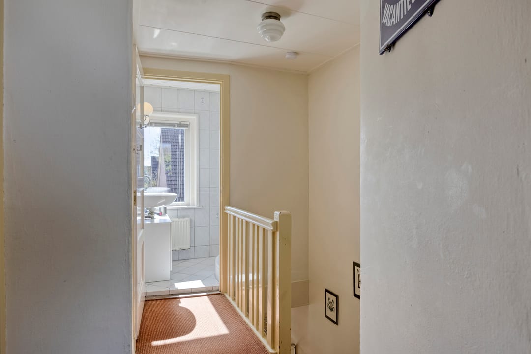Charming Terraced House with Large Garage in De Worp, Deventer — 12