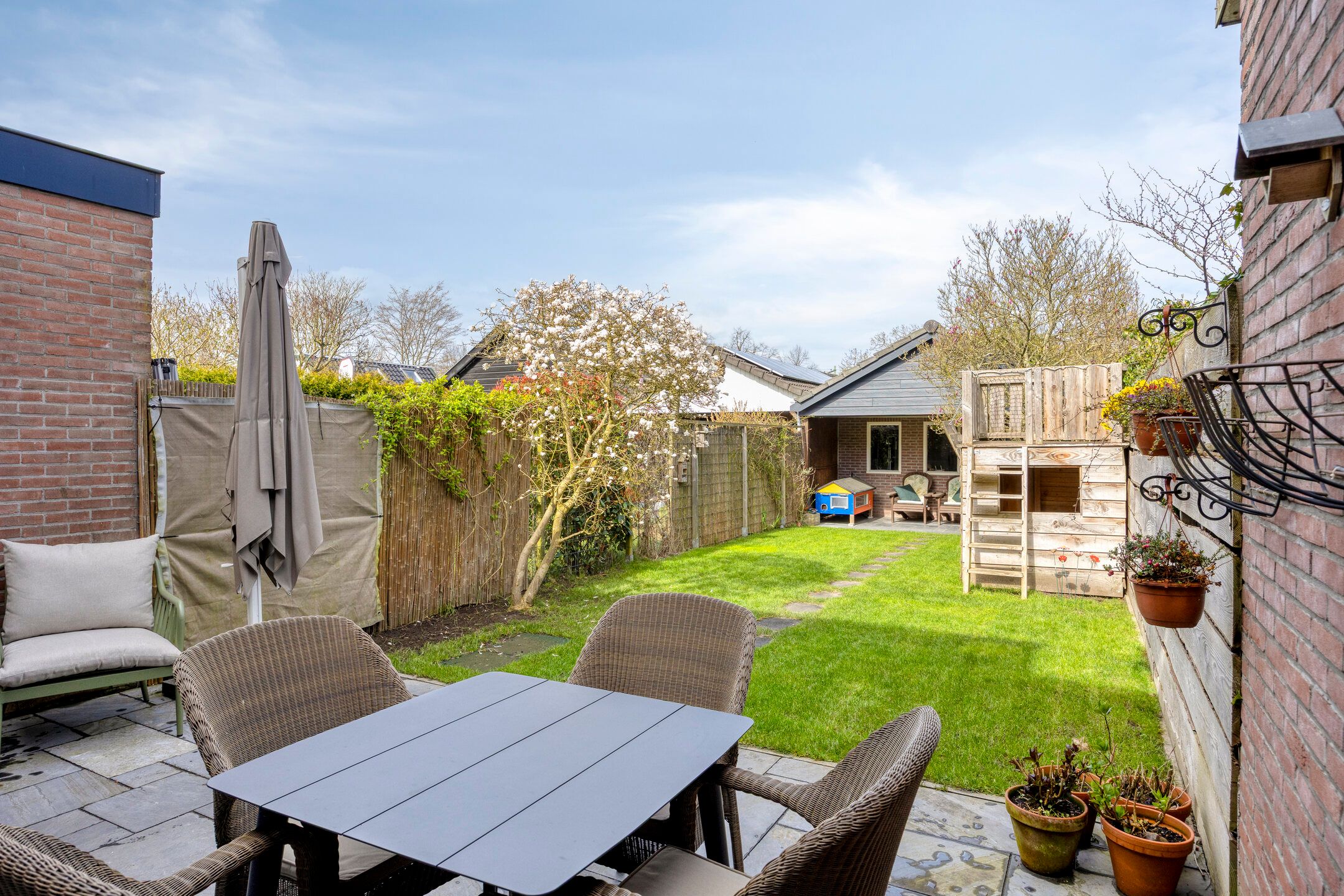 Charming Terraced House with Large Garage in De Worp, Deventer — 20
