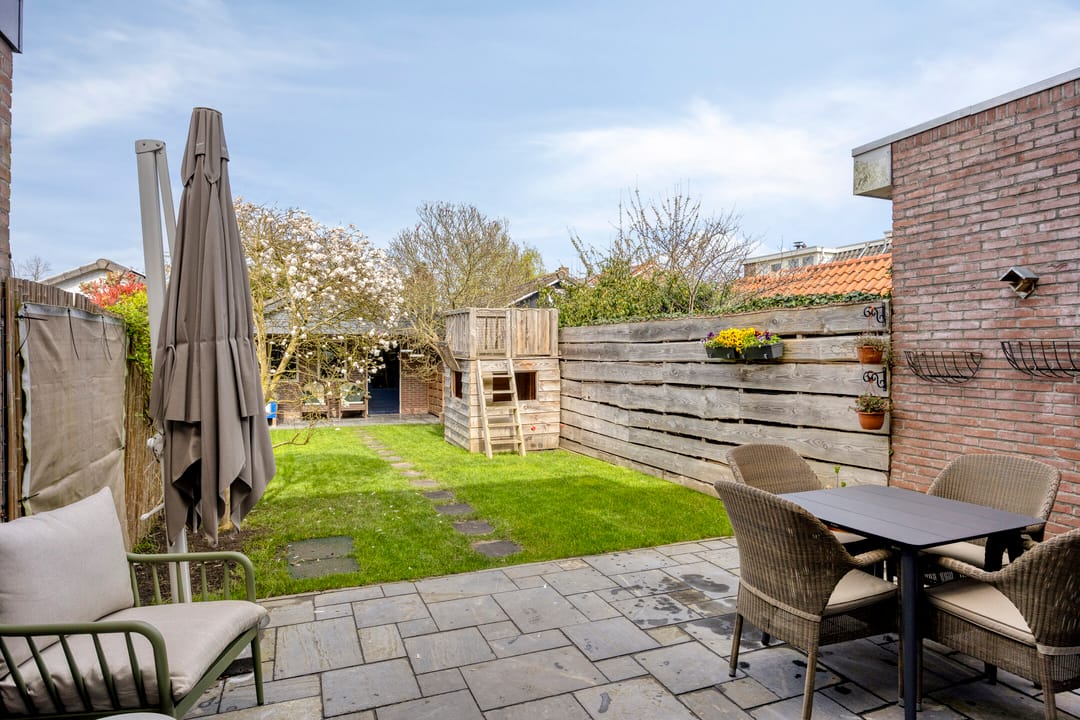 Charming Terraced House with Large Garage in De Worp, Deventer — 21