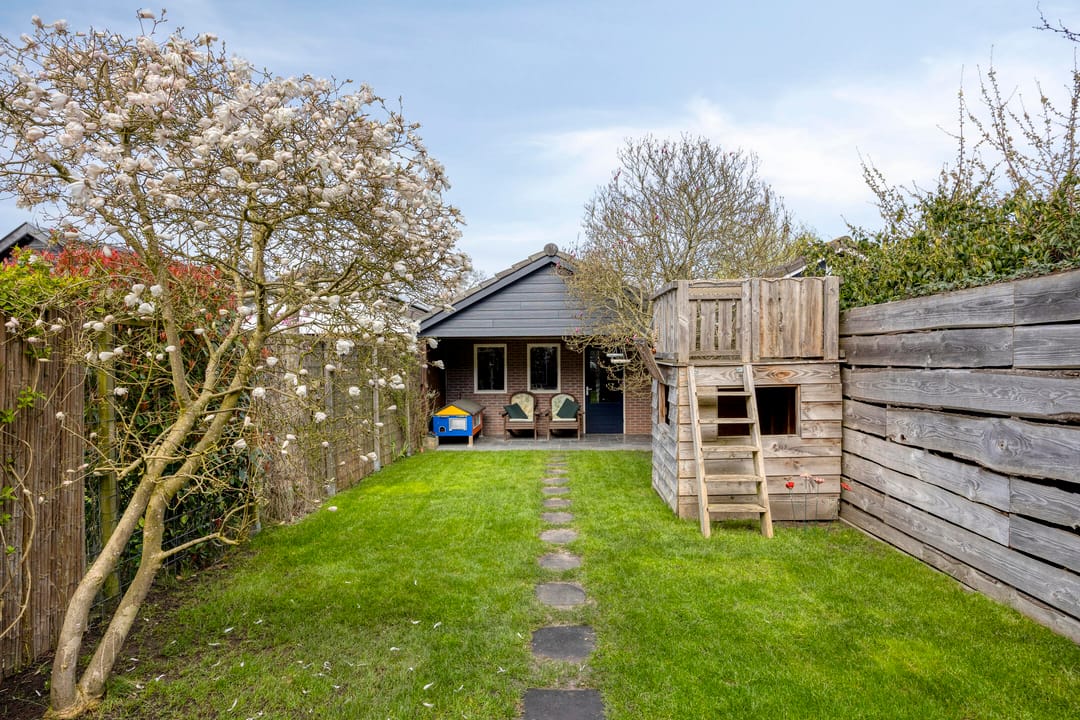 Charming Terraced House with Large Garage in De Worp, Deventer — 22