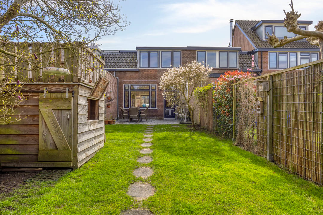 Charming Terraced House with Large Garage in De Worp, Deventer — 27