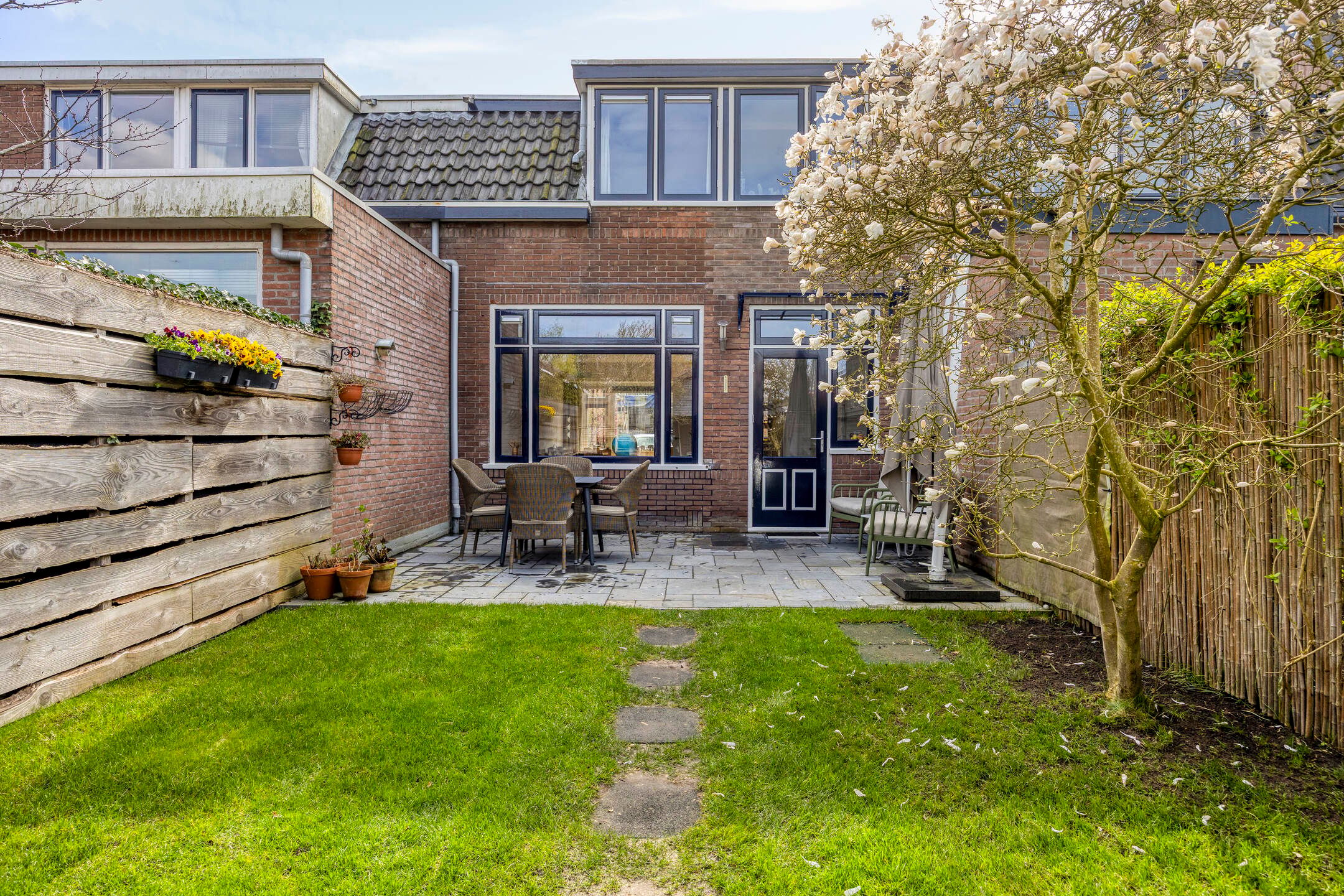 Charming Terraced House with Large Garage in De Worp, Deventer — 29