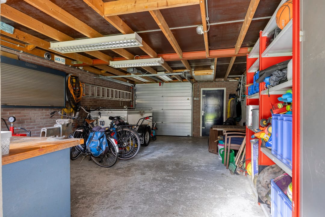 Charming Terraced House with Large Garage in De Worp, Deventer — 36