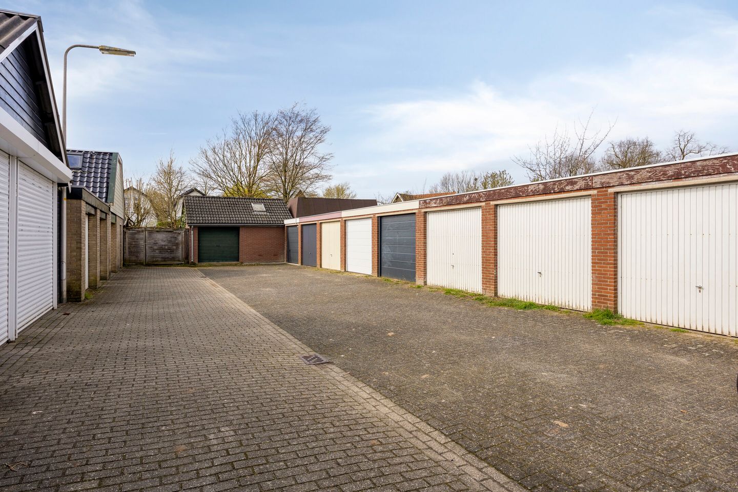 Charming Terraced House with Large Garage in De Worp, Deventer — 34