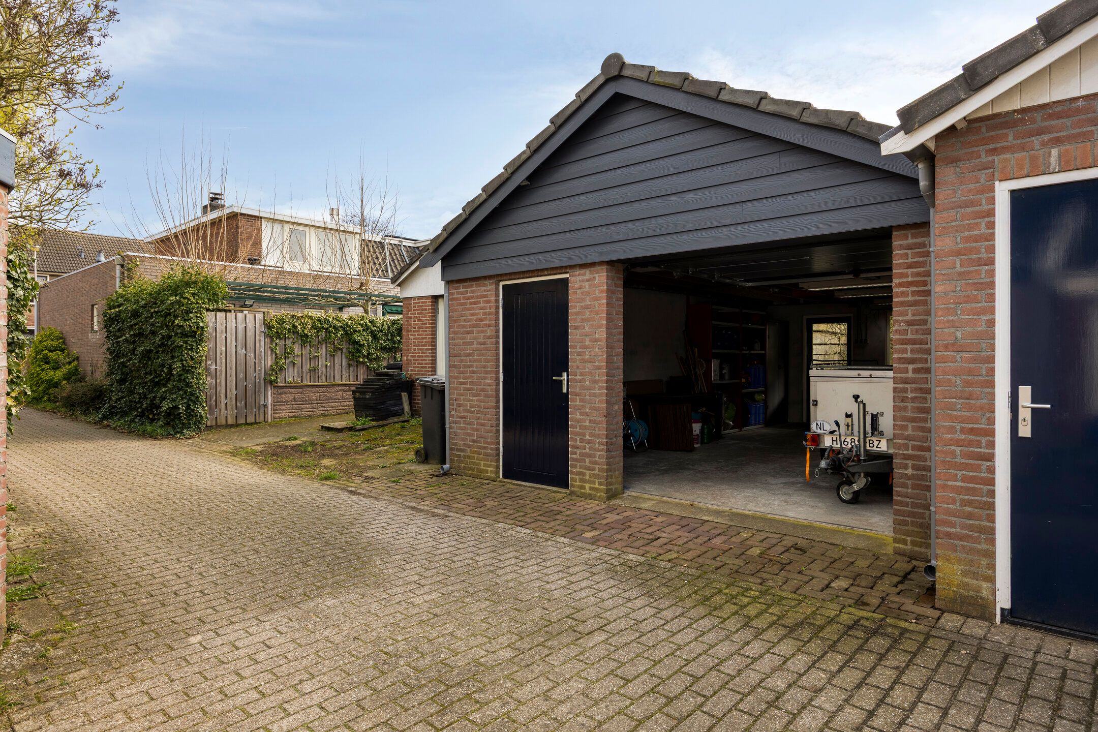 Charming Terraced House with Large Garage in De Worp, Deventer — 35