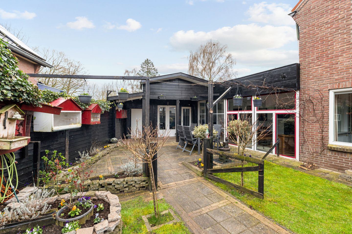 Extended semi-detached home with generous garden in Den Nul — 25