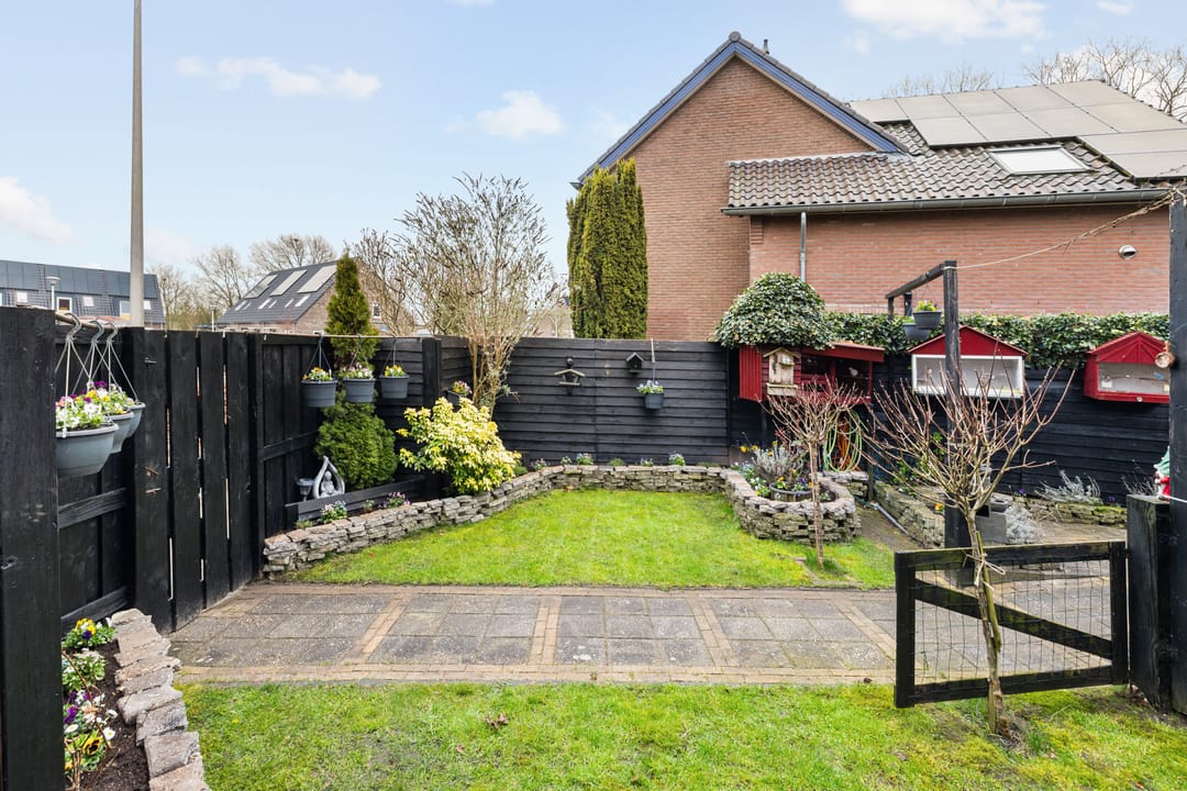 Extended semi-detached home with generous garden in Den Nul — 26
