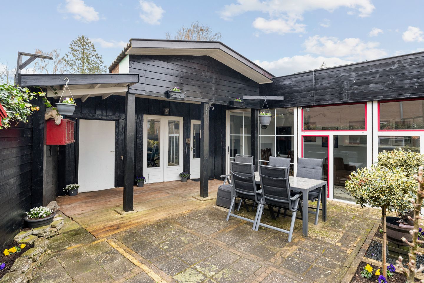Extended semi-detached home with generous garden in Den Nul — 29
