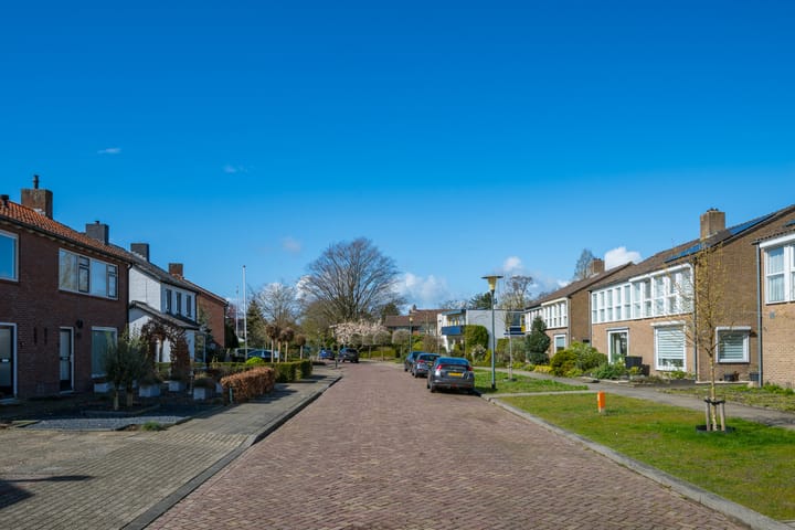 Photo 4 of Surinamestraat 4