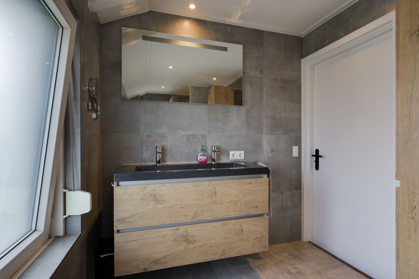 Photo 35 of Surinamestraat 4