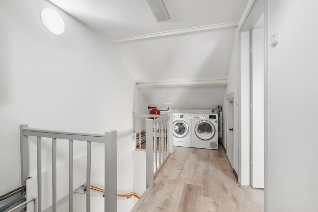 Spacious Corner Home with Sunny Garden and Garage in Uithoorn — 17