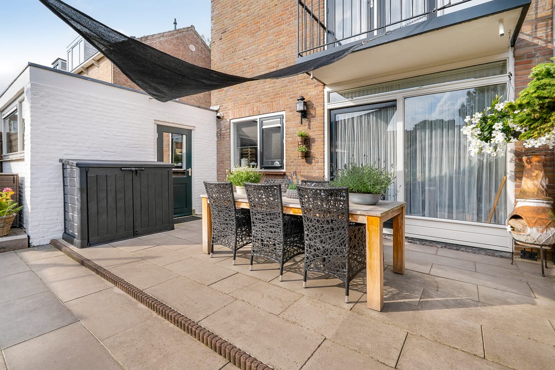 Spacious Corner Home with Sunny Garden and Garage in Uithoorn — 23