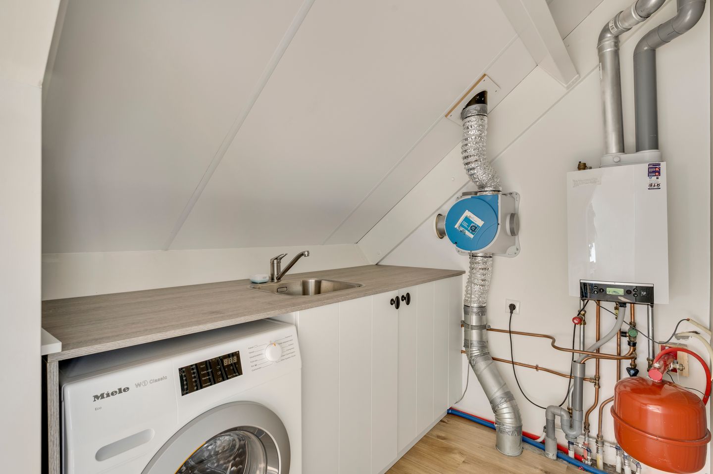 Foto 29 van Montgomerystraat 11