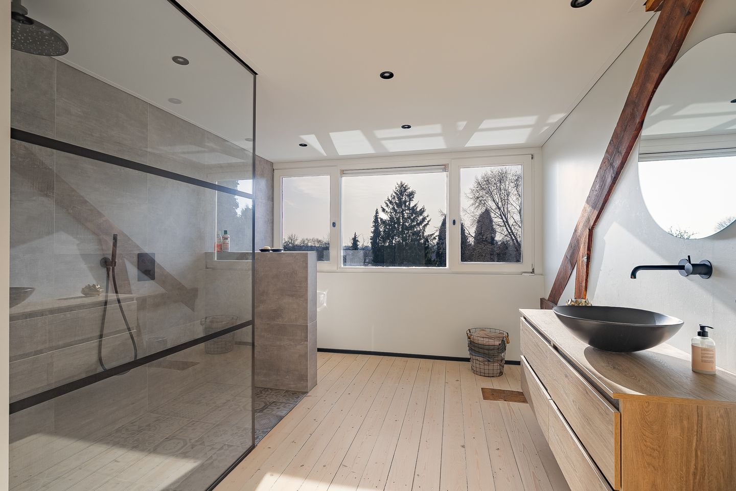 Characteristic shop/residence with spacious warehouse in Bunde centre — 18