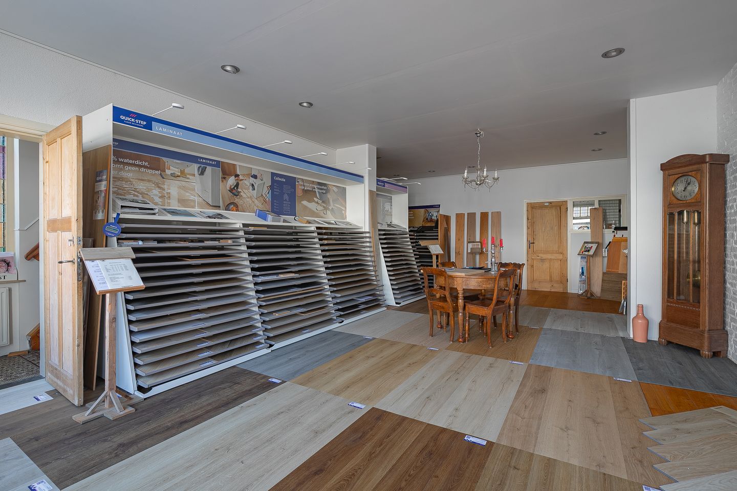 Characteristic shop/residence with spacious warehouse in Bunde centre — 32