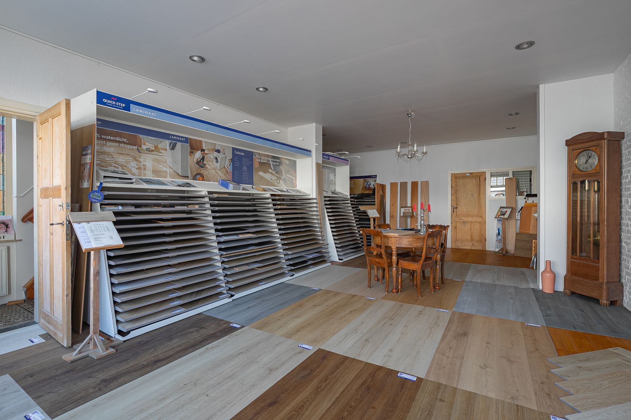 Characteristic shop/residence with spacious warehouse in Bunde centre — 35