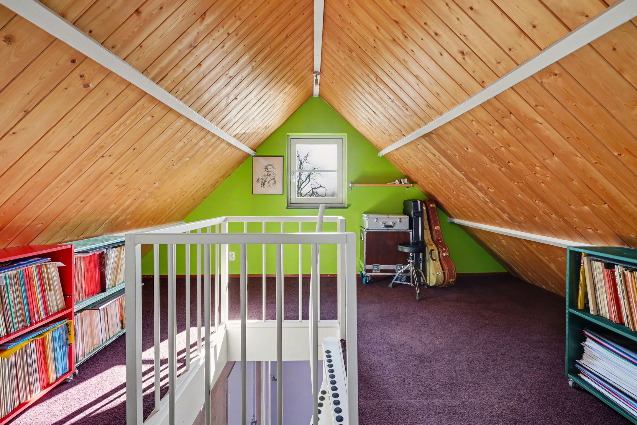 Spacious detached family home with modern extension and deep south-facing garden — 34