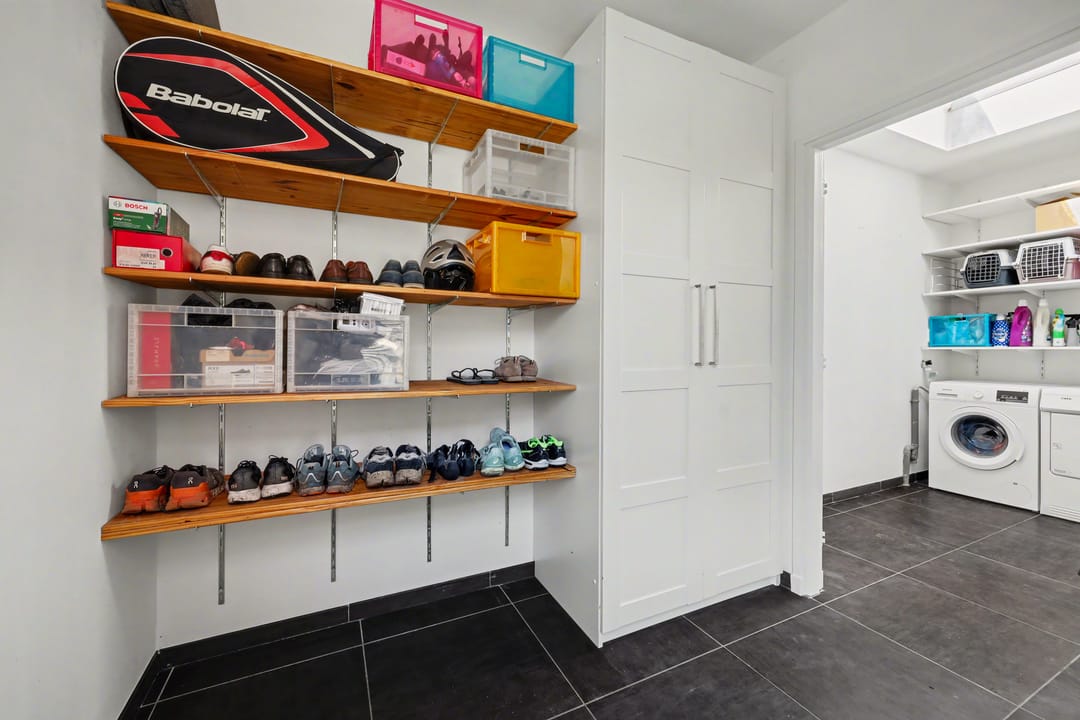 Spacious detached family home with modern extension and deep south-facing garden — 16