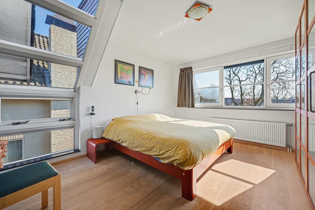Spacious detached family home with modern extension and deep south-facing garden — 20