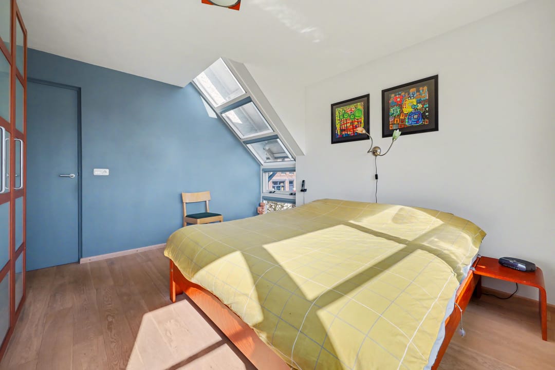 Spacious detached family home with modern extension and deep south-facing garden — 21
