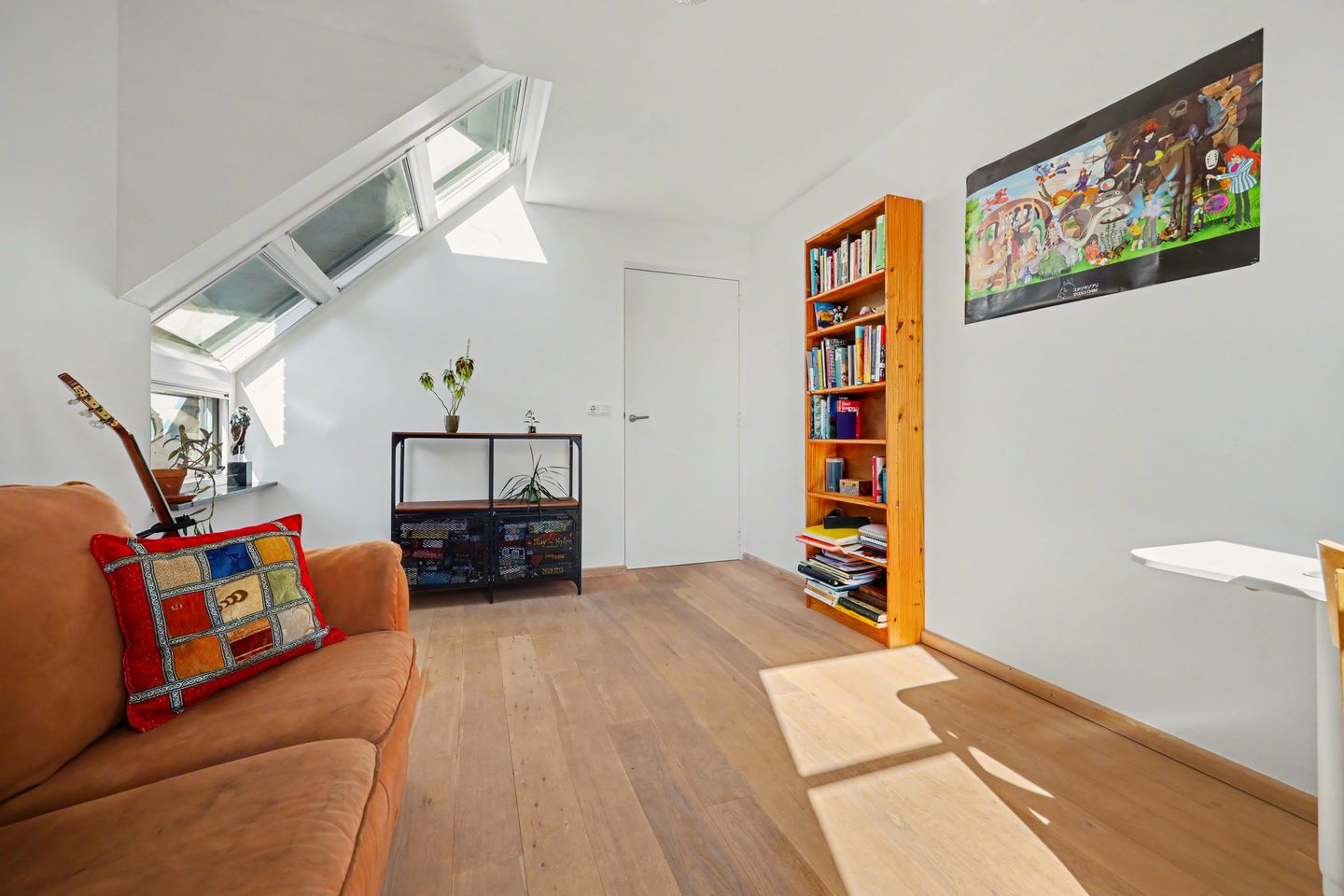 Spacious detached family home with modern extension and deep south-facing garden — 27