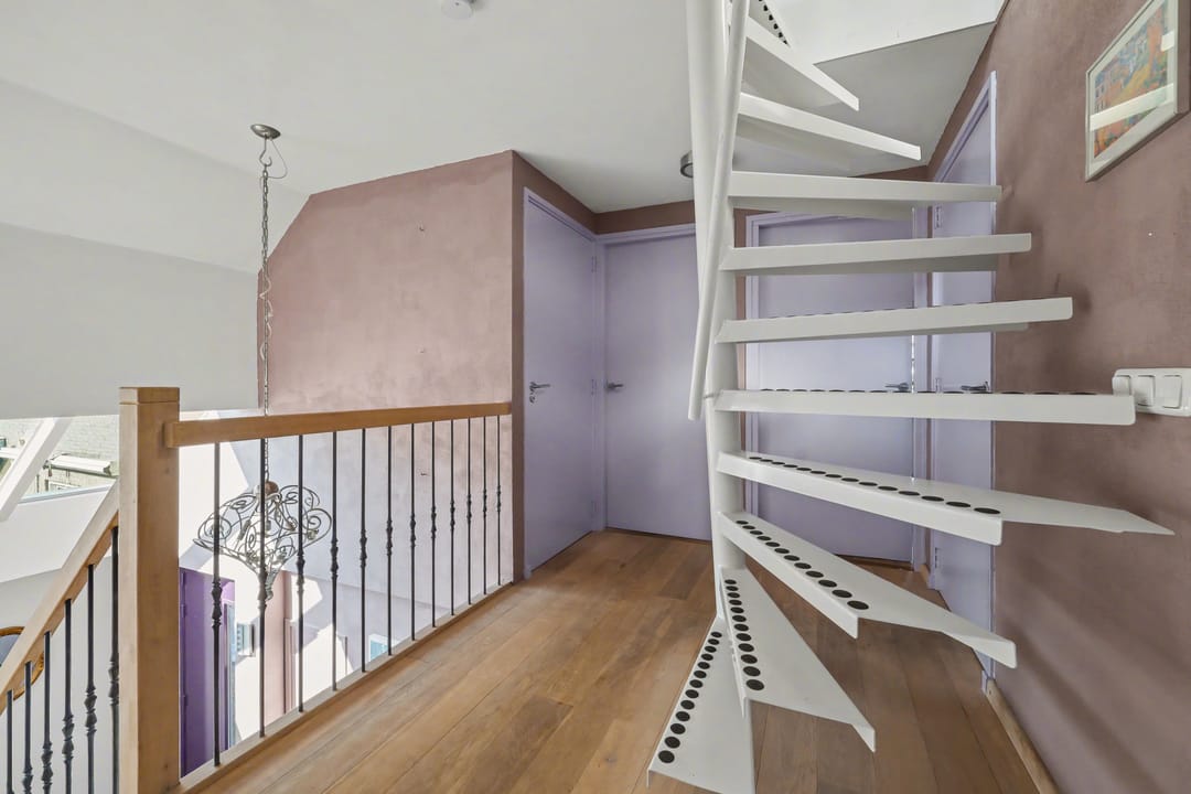 Spacious detached family home with modern extension and deep south-facing garden — 33