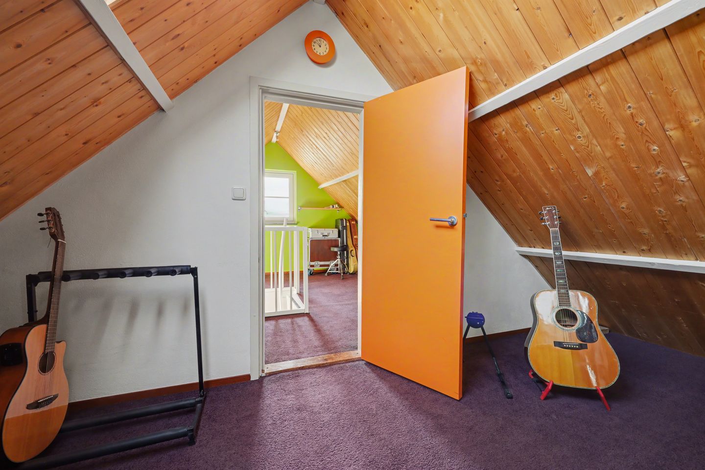 Spacious detached family home with modern extension and deep south-facing garden — 35