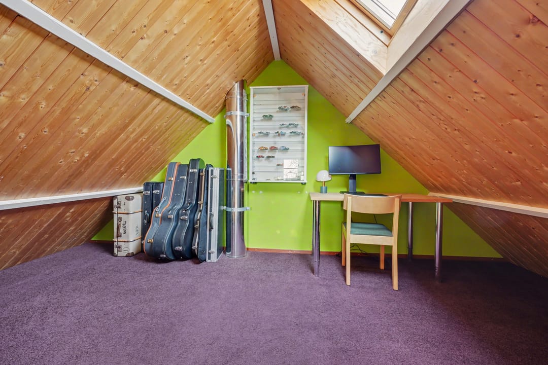 Spacious detached family home with modern extension and deep south-facing garden — 36