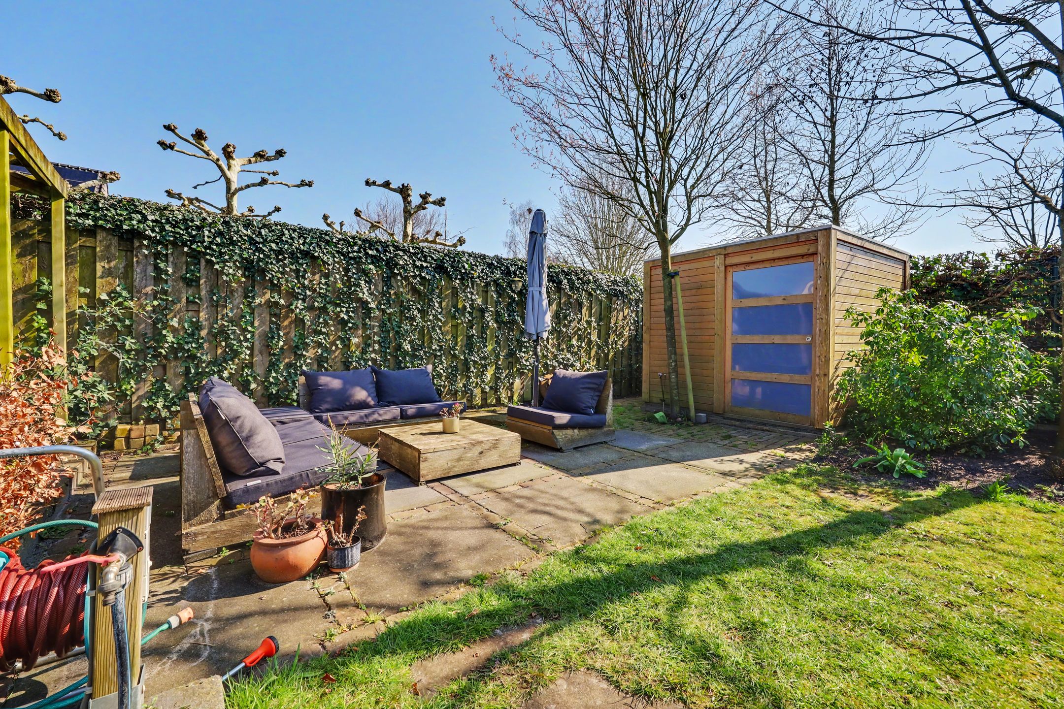 Spacious detached family home with modern extension and deep south-facing garden — 41