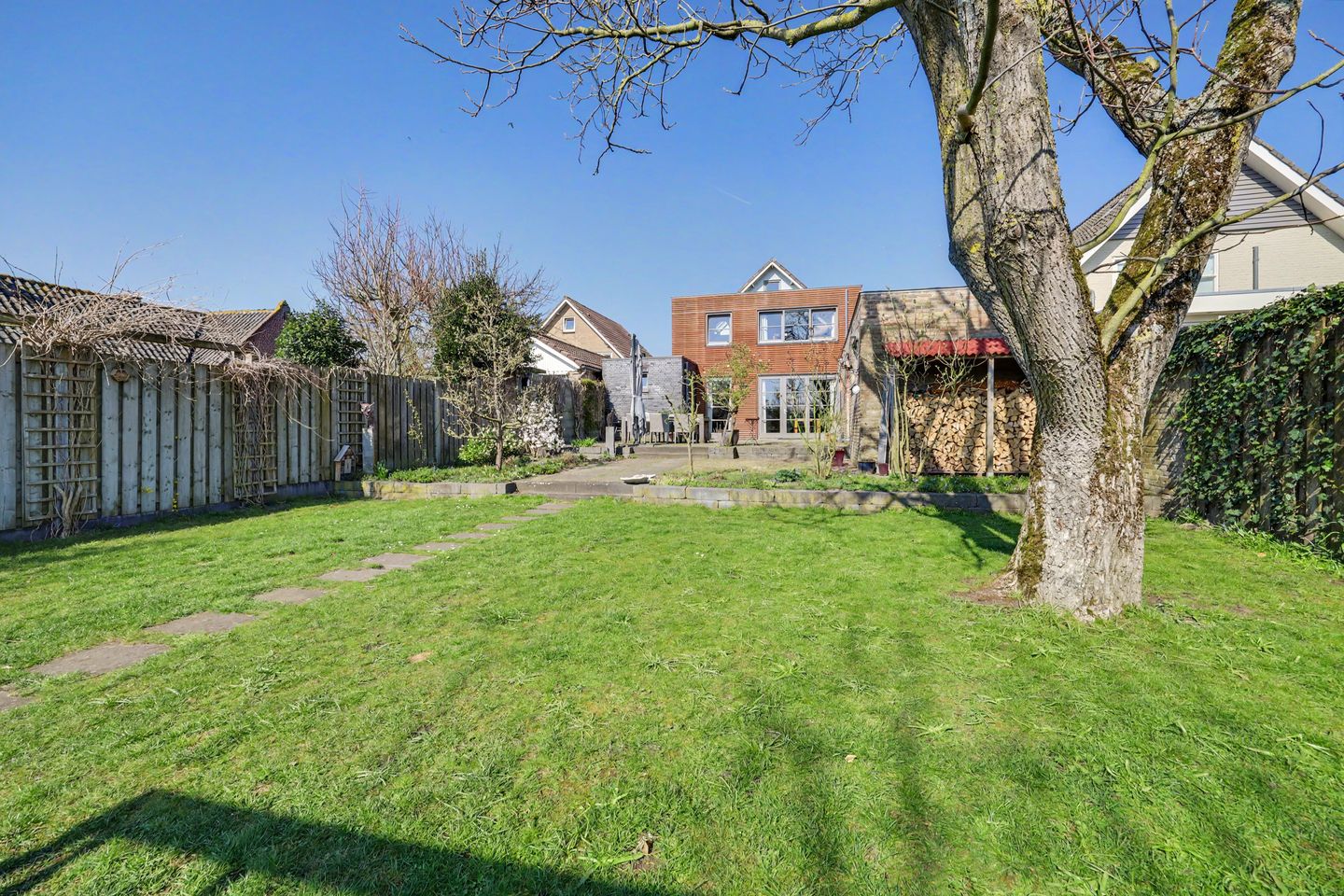 Spacious detached family home with modern extension and deep south-facing garden — 42