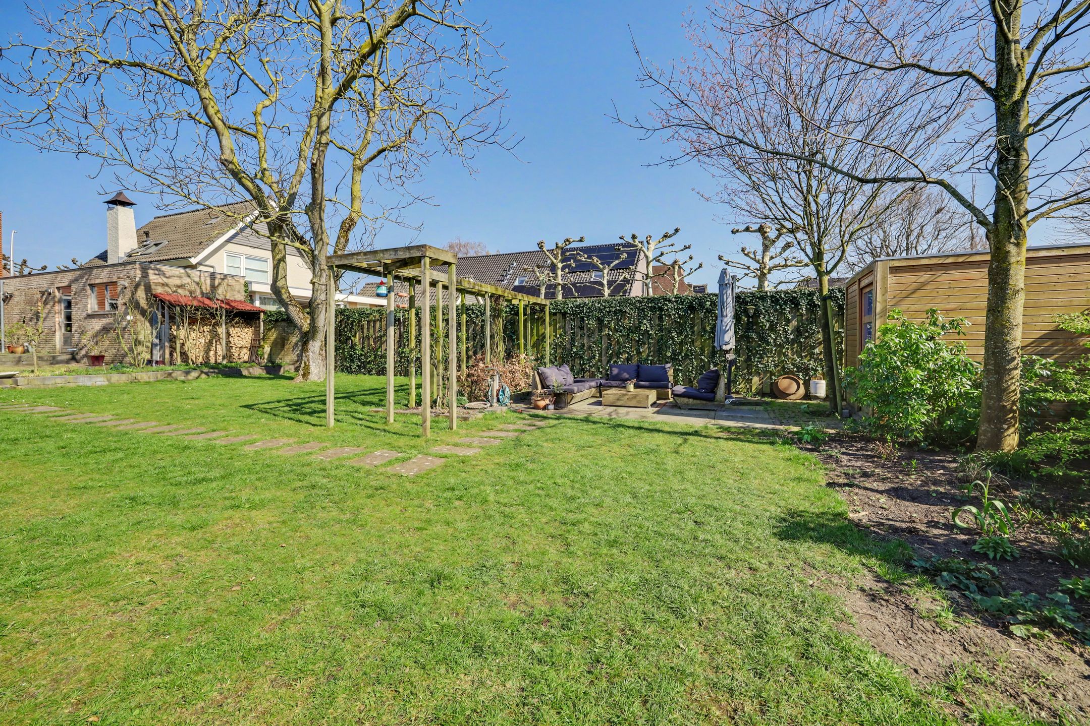 Spacious detached family home with modern extension and deep south-facing garden — 43