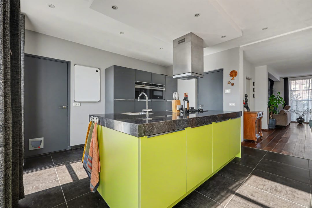 Spacious detached family home with modern extension and deep south-facing garden — 13