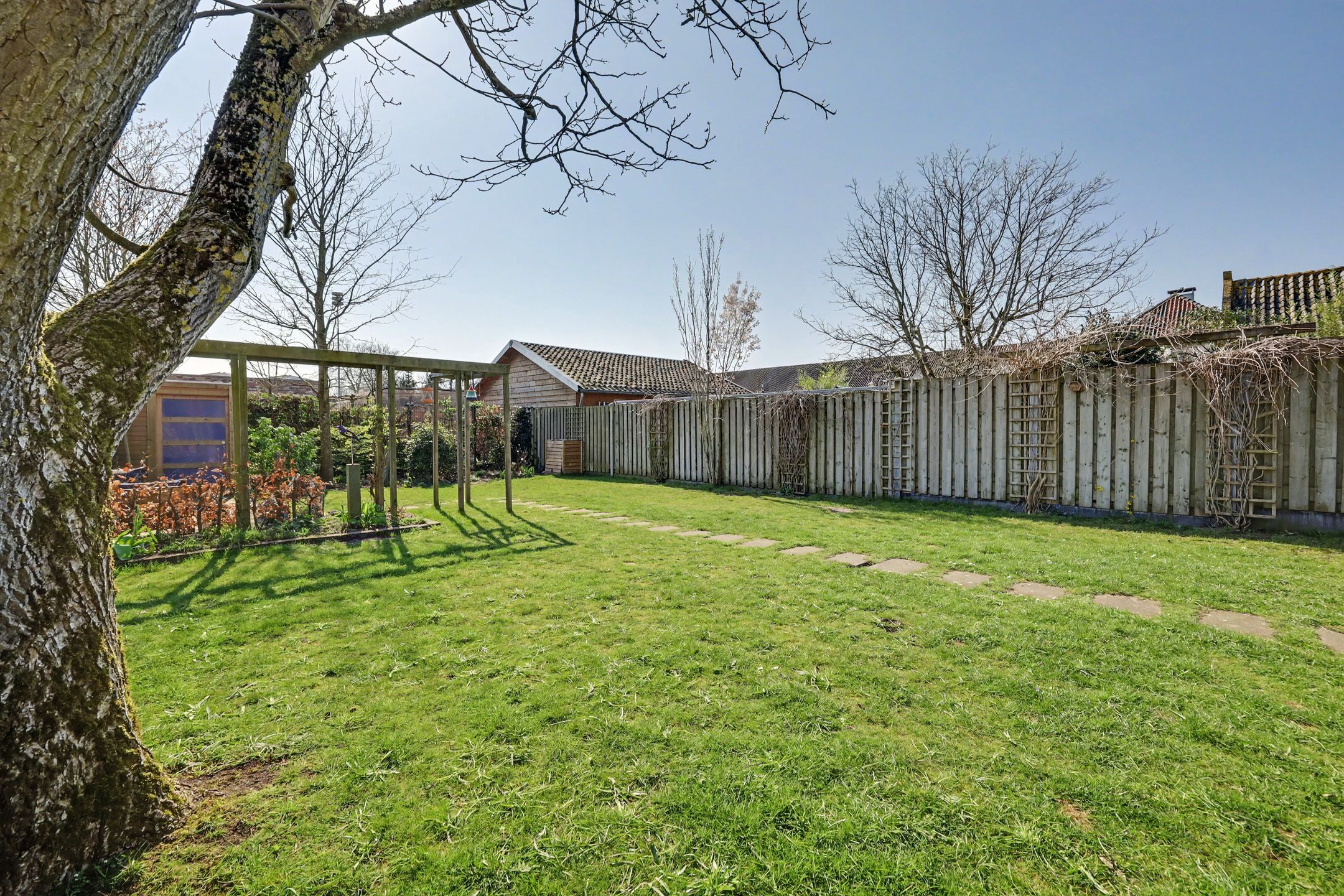 Spacious detached family home with modern extension and deep south-facing garden — 49