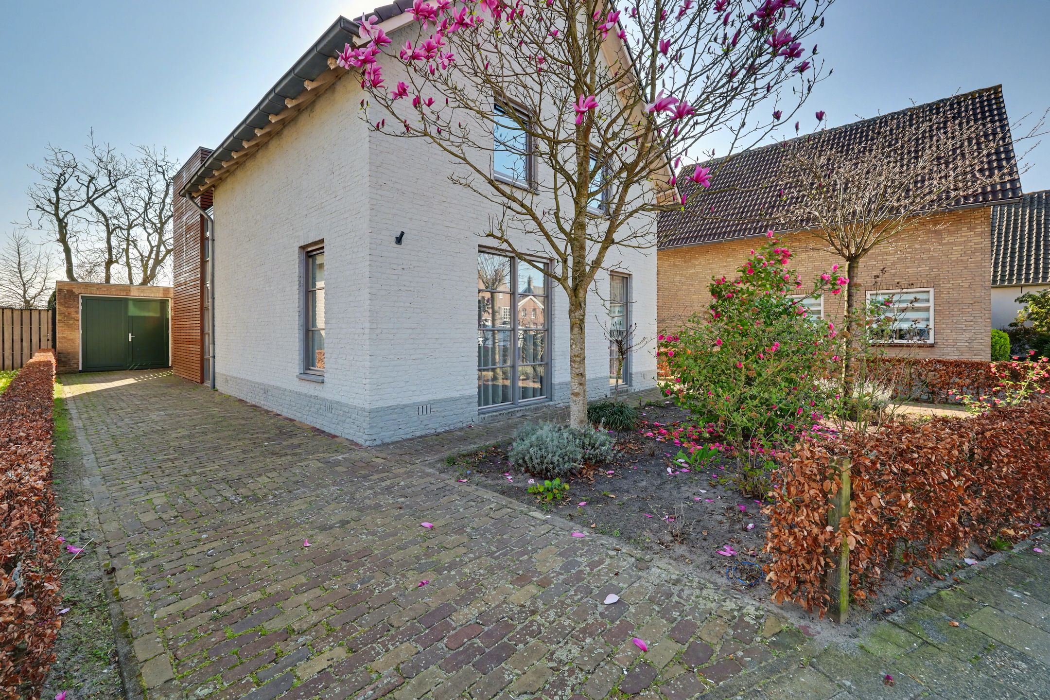 Spacious detached family home with modern extension and deep south-facing garden — 51