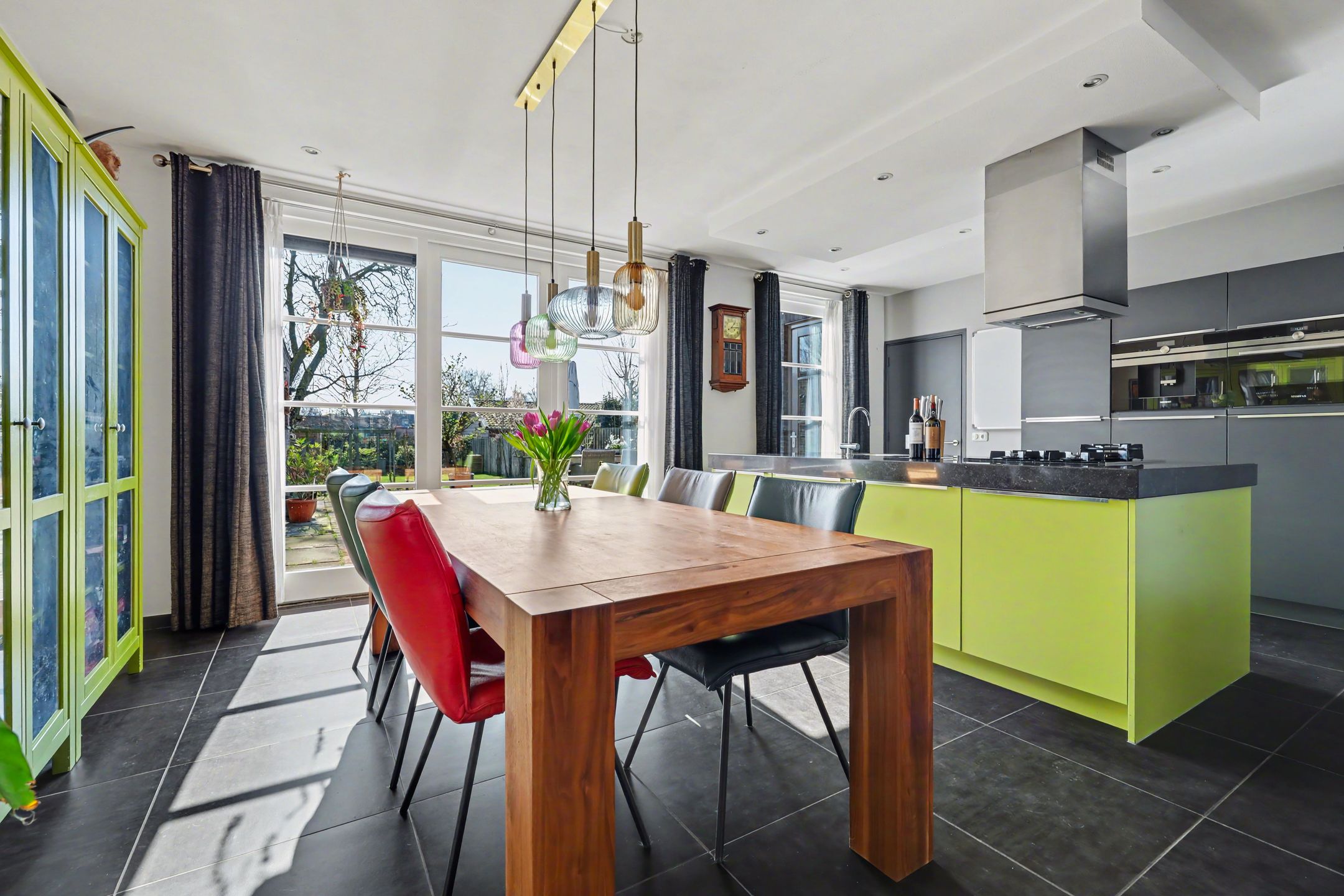 Spacious detached family home with modern extension and deep south-facing garden — 12