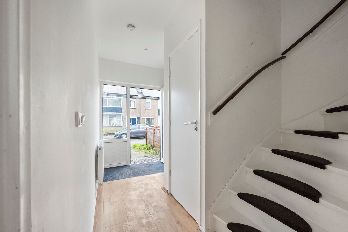 Modern family home with 5 bedrooms and sunny garden in Nieuw-Vennep West — 20