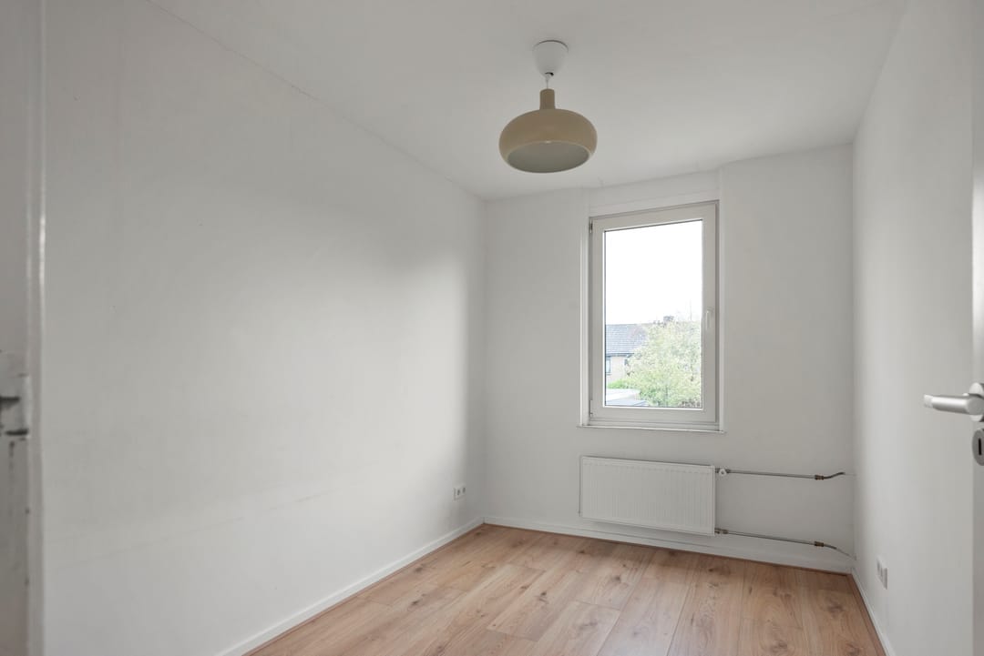 Modern family home with 5 bedrooms and sunny garden in Nieuw-Vennep West — 13