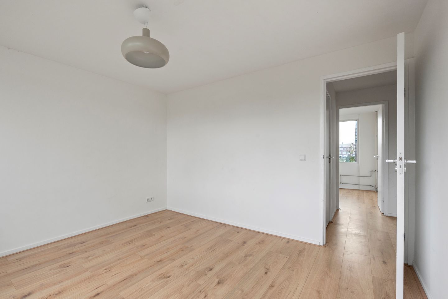 Modern family home with 5 bedrooms and sunny garden in Nieuw-Vennep West — 14