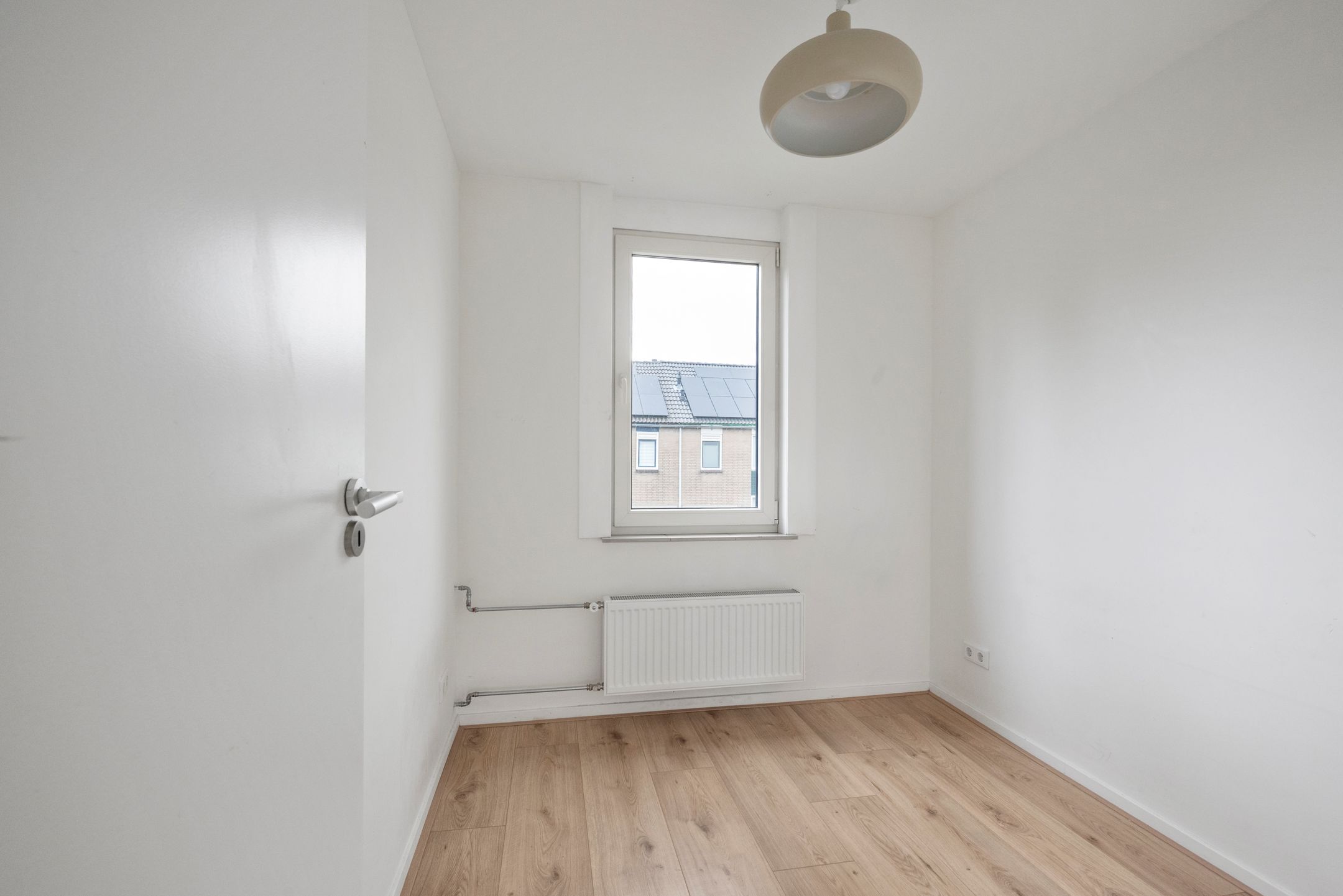 Modern family home with 5 bedrooms and sunny garden in Nieuw-Vennep West — 15