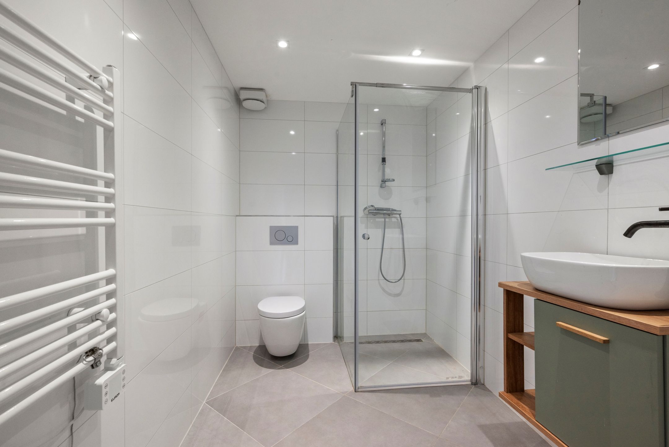 Modern family home with 5 bedrooms and sunny garden in Nieuw-Vennep West — 18