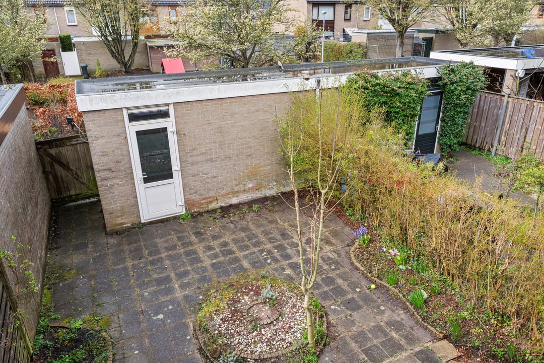 Modern family home with 5 bedrooms and sunny garden in Nieuw-Vennep West — 23